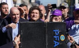 Milei, un presidente en fuga: la caravana fallida en Lomas de Zamora que duró apenas cinco minutos