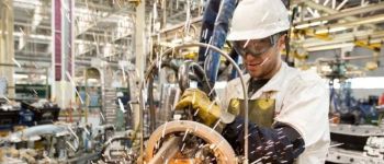 Industria en retroceso: la producción manufacturera cerró 2025 con caída y acumula seis meses consecutivos en baja 